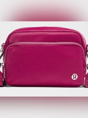 lululemon athletica Everywhere Crossbody Bag 2L Monogram Metallic- berry rumble